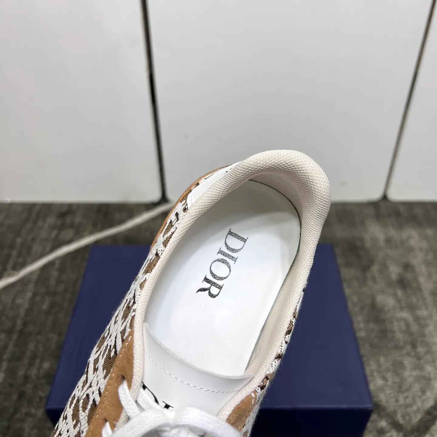 Factory price: 420💰【DIAo•Dior】Original quality.~ Unique modern style sneakers. 🏃A must-have casual shoe for trendy men😍😍 Original brand imported from Italy, imported original leather, sheep lining (refuses to discolor and grind feet) Sole: Original sole provided by the original factory, French lazy style design ⚠️Fit to the feet, original quality, super comfortable original sole. It’s like shooting the real thing 🎬The real thing is better, high-quality sneakers, size: 38-44, custom-made 45